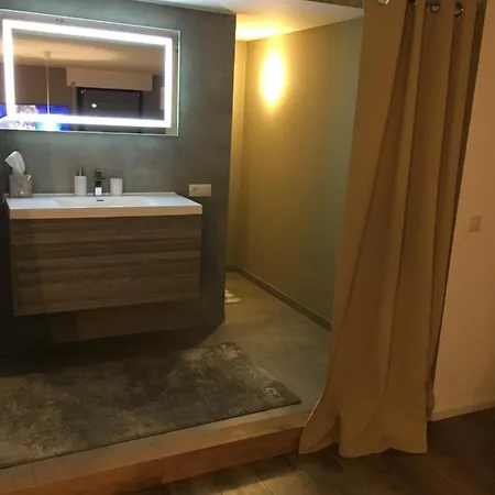 One - One Seven Coblença