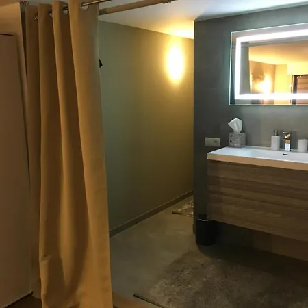 One - One Seven Apartamento *